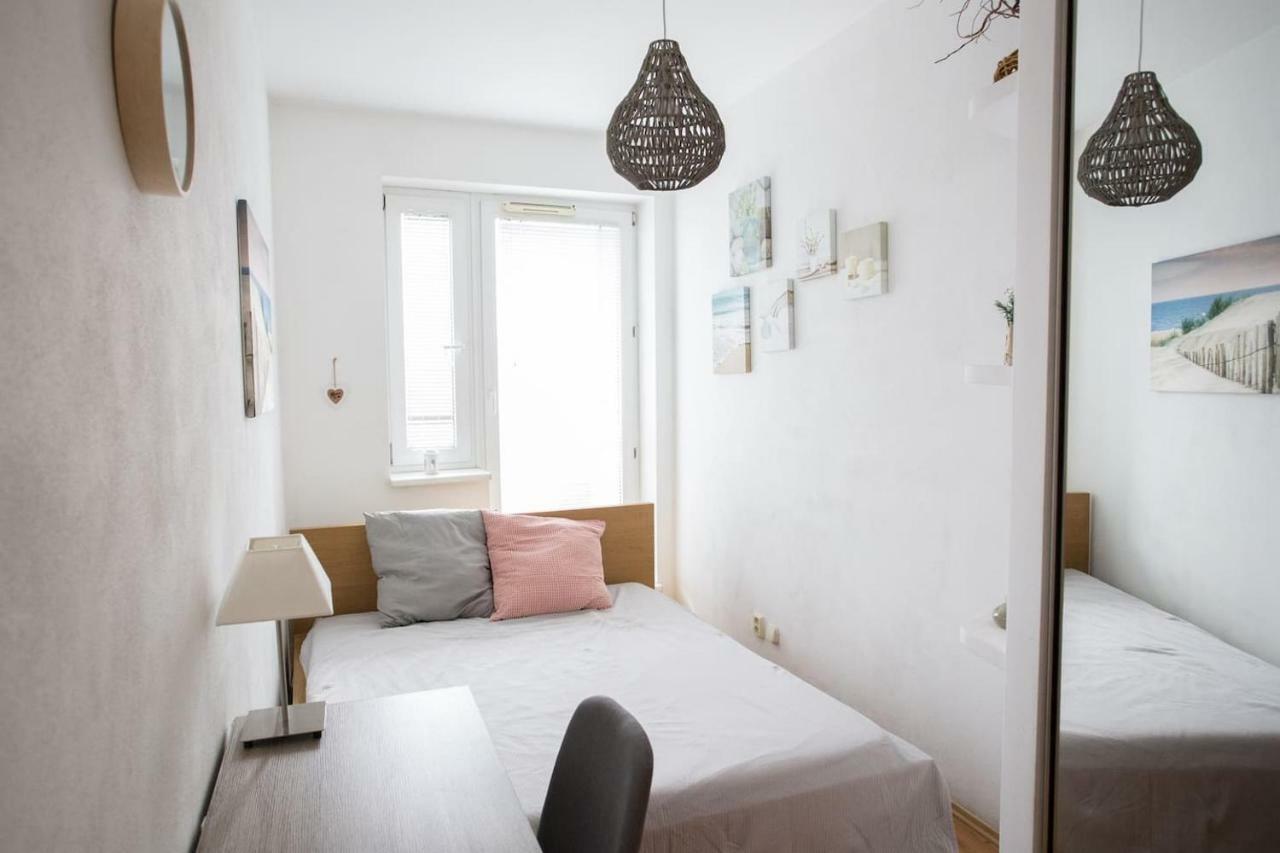 Cozy Apartment Btw Centre And Airport - Private Host - No Invoice Pozsony Kültér fotó